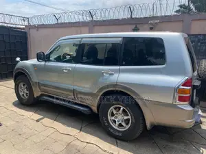Mitsubishi Pajero 2009 Gris