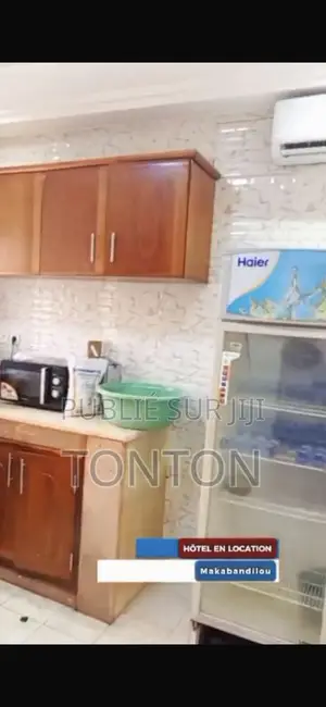 Meublé 13chbre Appartement dans Hôtel, Djiri à Louer