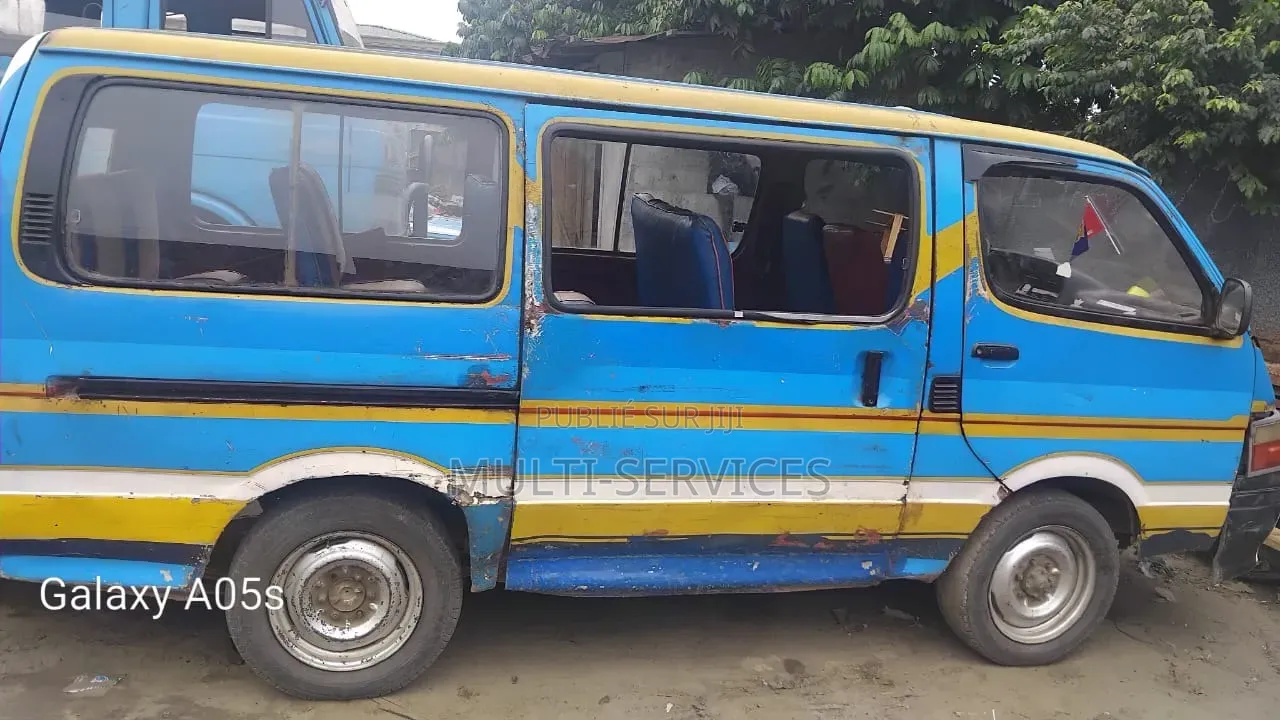 Toyota HiAce 2000 Bleu