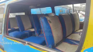 Toyota HiAce 2000 Bleu