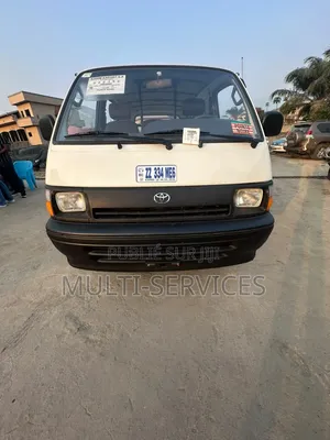 Toyota HiAce 2015 Bleu