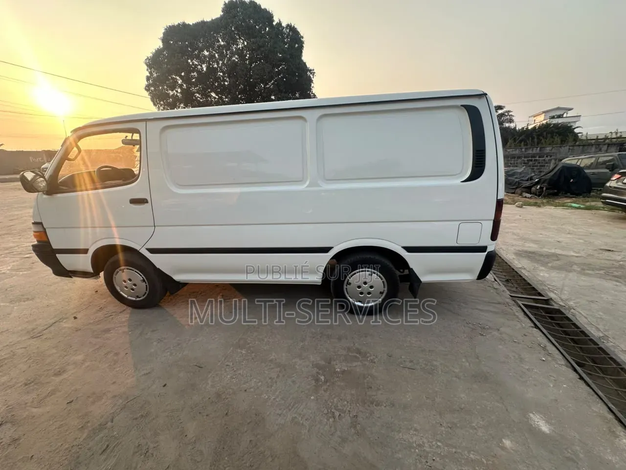 Toyota HiAce 2015 Bleu