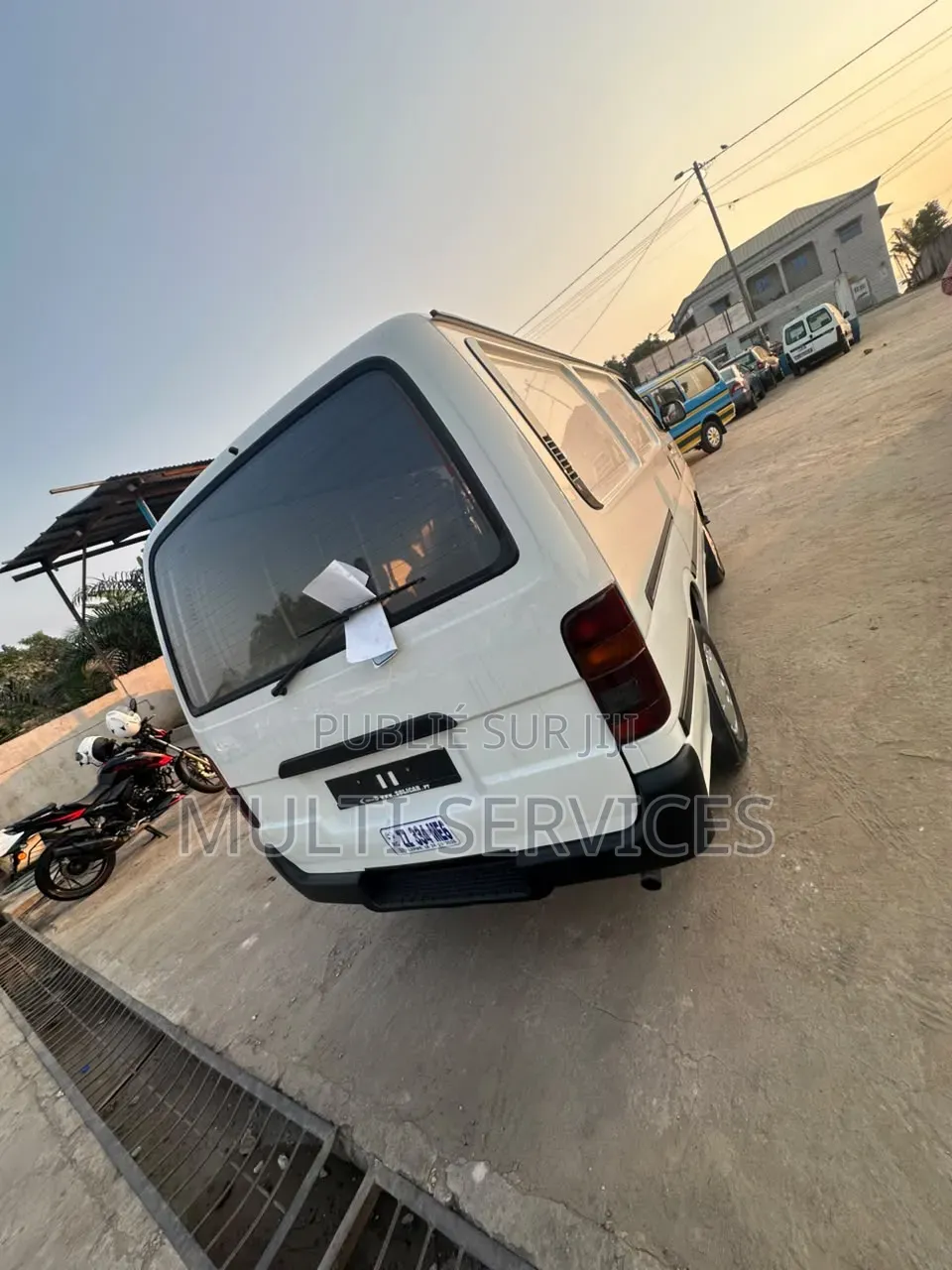 Toyota HiAce 2015 Bleu