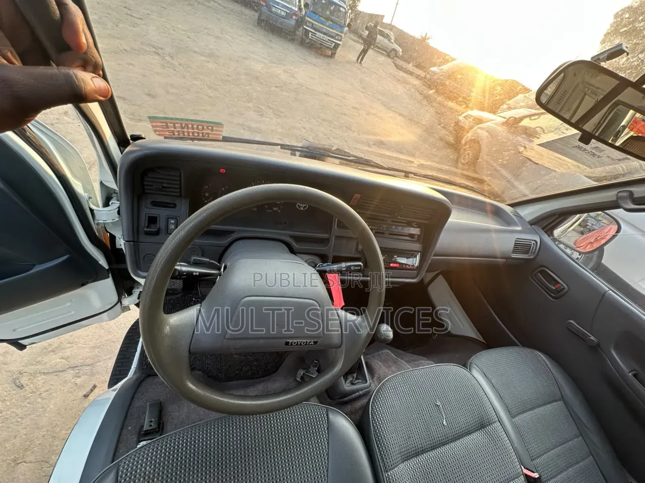 Toyota HiAce 2015 Bleu