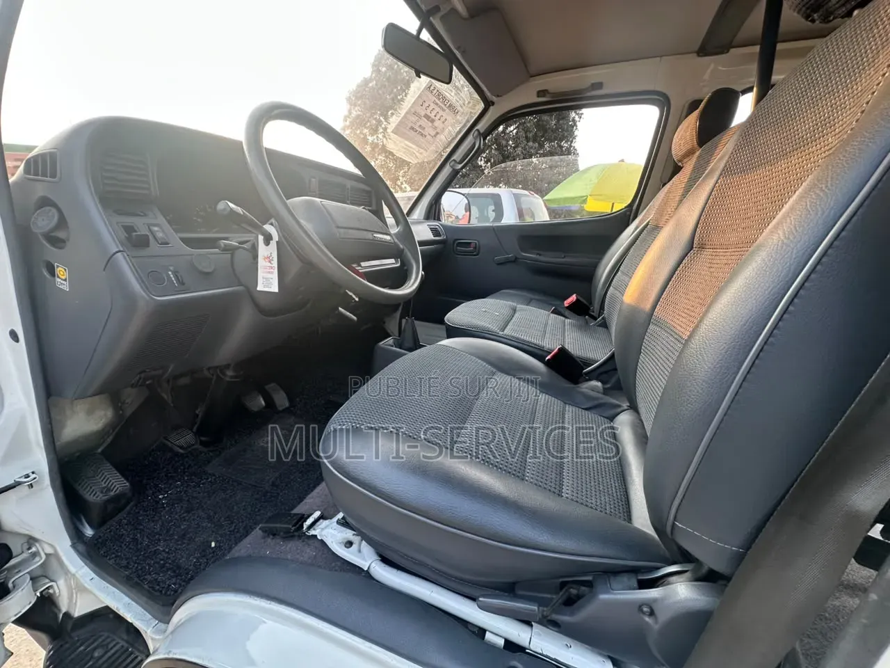 Toyota HiAce 2015 Bleu