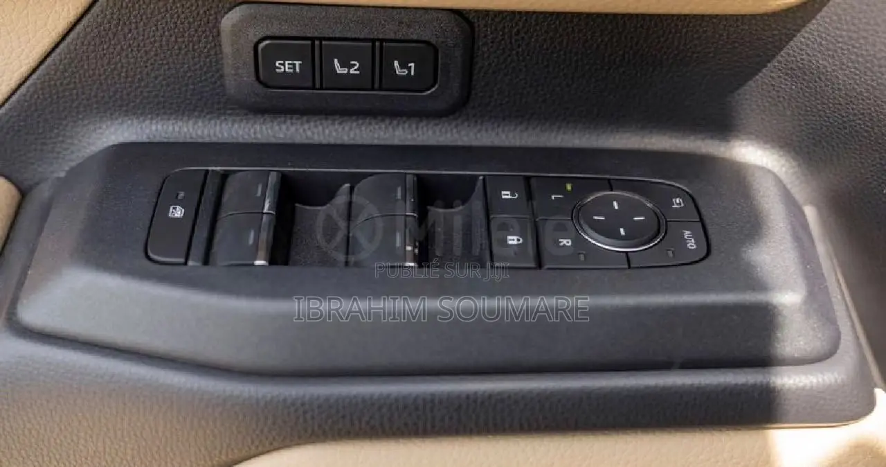 Nouveau Toyota Land Cruiser Prado 2025 Gris