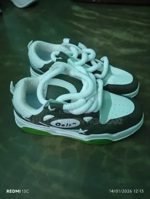 Une Paire Ogiy Taille 41