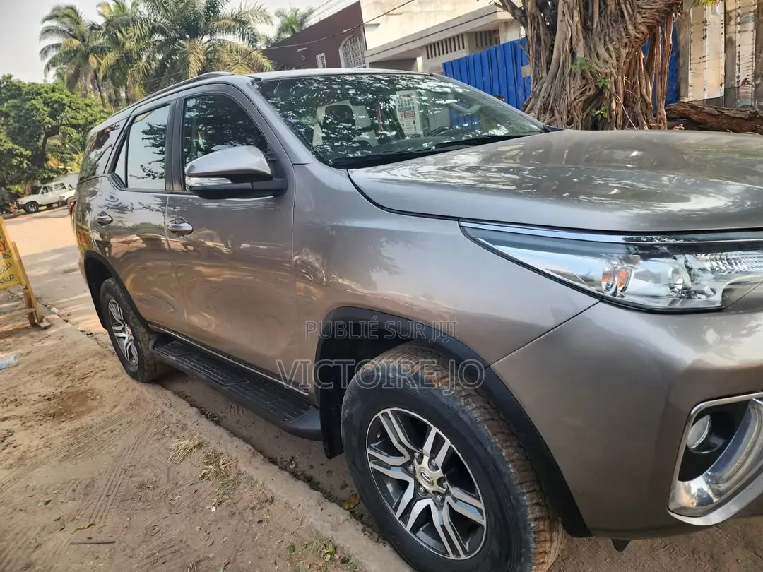 Toyota Fortuner 2018 Gris