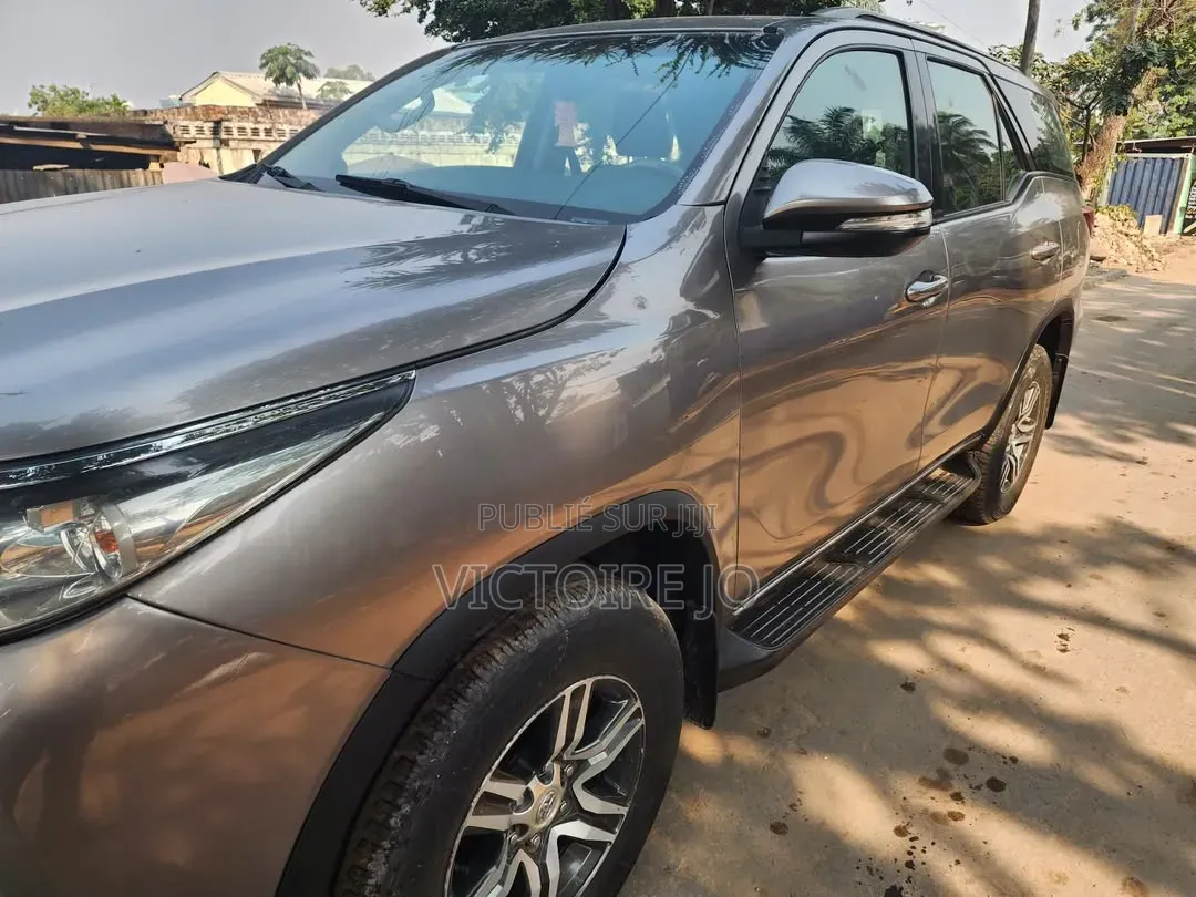 Toyota Fortuner 2018 Gris