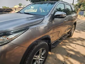 Toyota Fortuner 2018 Gris