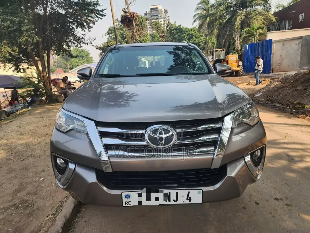Toyota Fortuner 2018 Gris