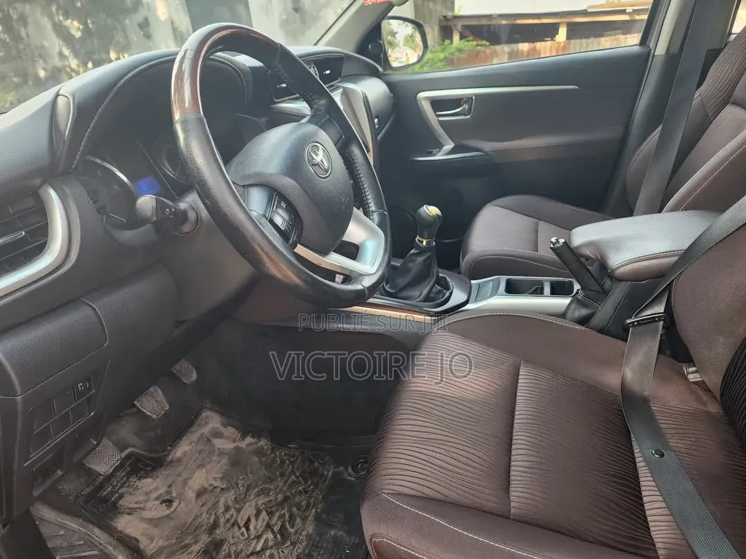 Toyota Fortuner 2018 Gris