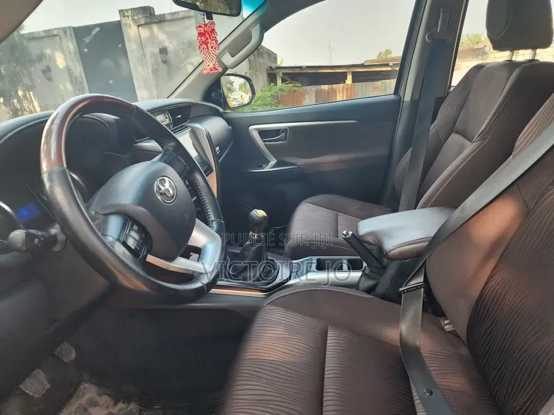Toyota Fortuner 2018 Gris