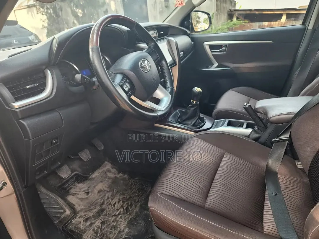 Toyota Fortuner 2018 Gris