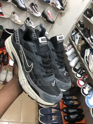 Nike Initiator
