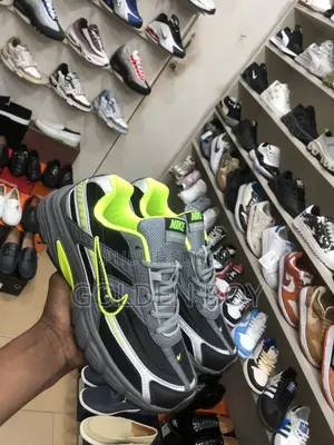 Nike Initiator