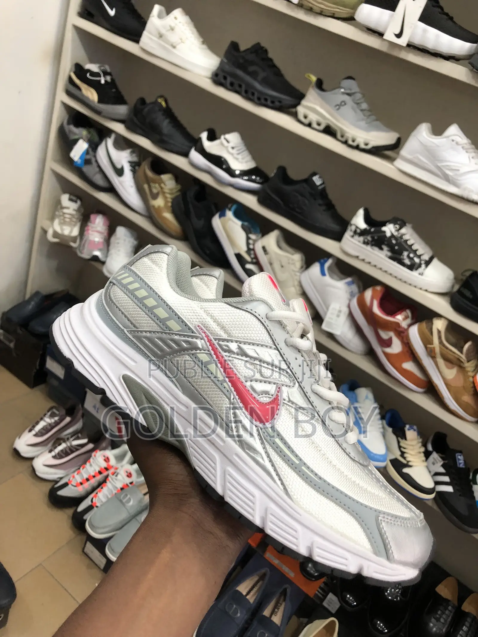 Nike Initiator