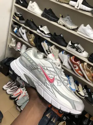 Nike Initiator