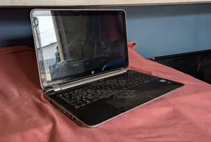 HP Pavilion TouchSmarT 15 8GB Intel Core 3 HDD 256GB