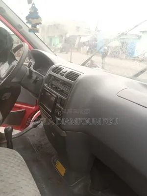 Toyota HiAce 2002 Rouge