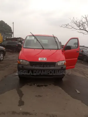 Toyota HiAce 2002 Rouge