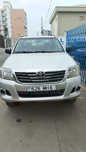Toyota Hilux SR 4x4 2013 Gris