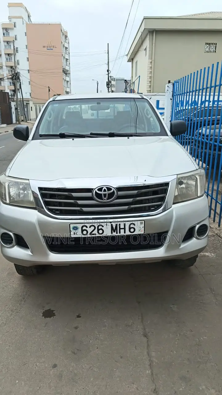 Toyota Hilux SR 4x4 2013 Gris