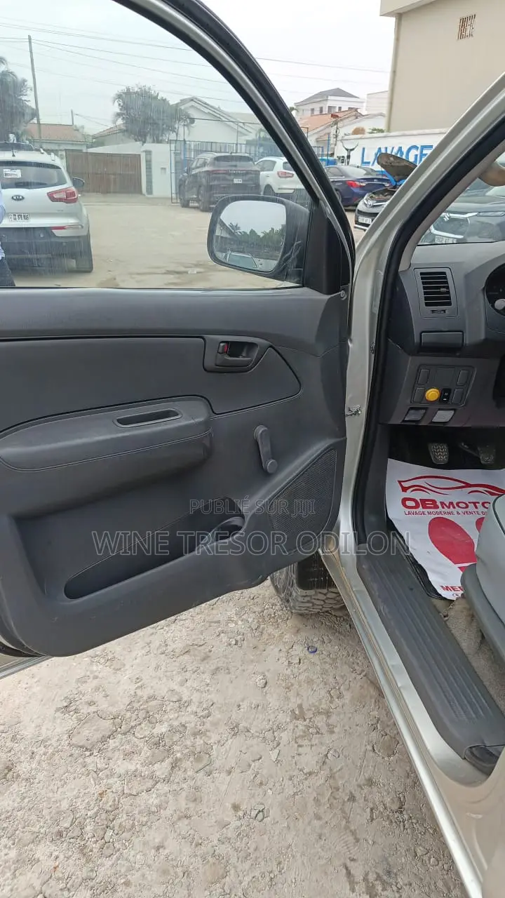 Toyota Hilux SR 4x4 2013 Gris