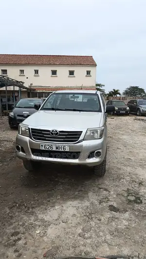 Toyota Hilux SR 4x4 2013 Gris