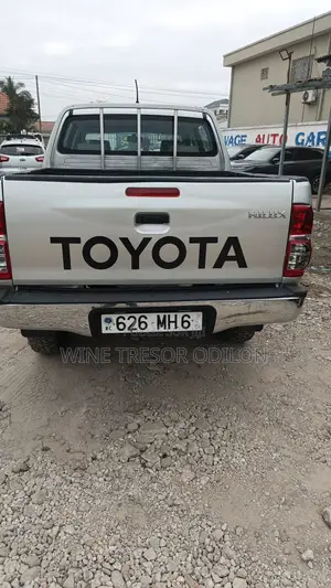 Toyota Hilux SR 4x4 2013 Gris