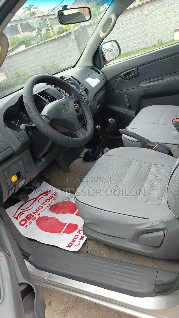 Toyota Hilux SR 4x4 2013 Gris