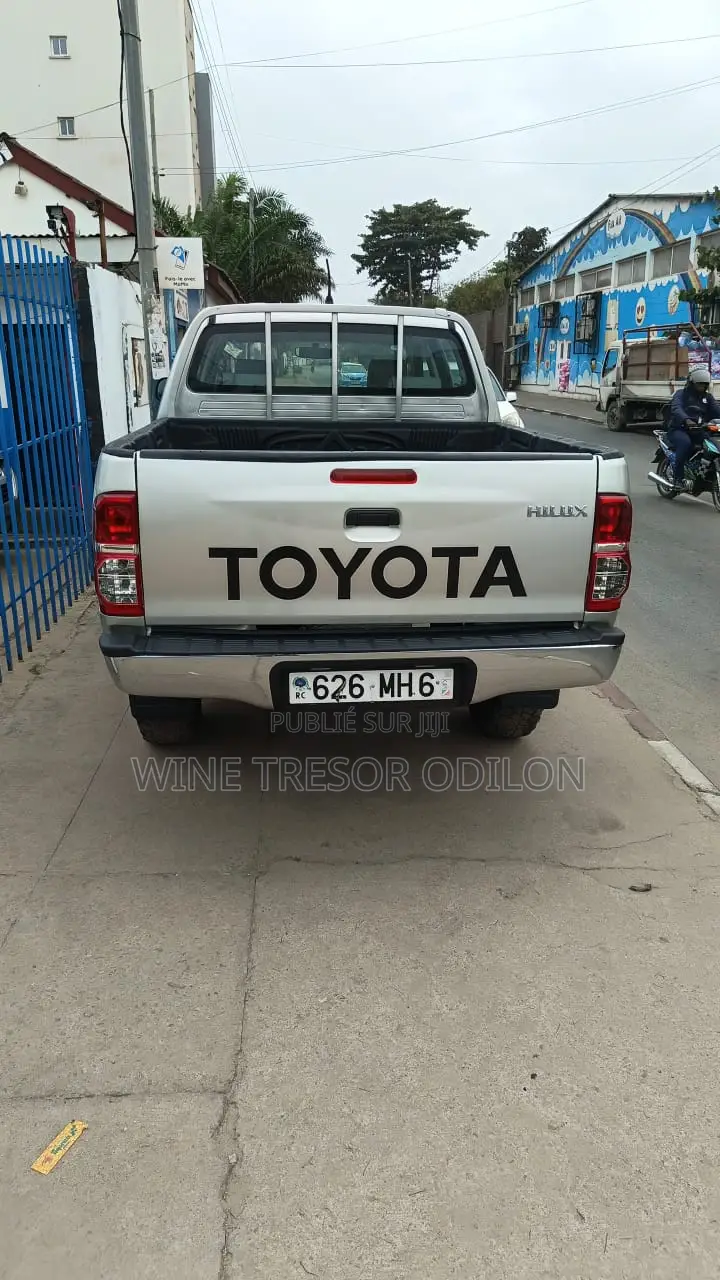 Toyota Hilux SR 4x4 2013 Gris