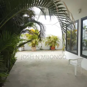 Luxueuse Villa À Vendre À Songolo