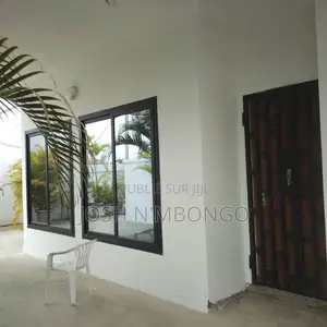 Luxueuse Villa À Vendre À Songolo
