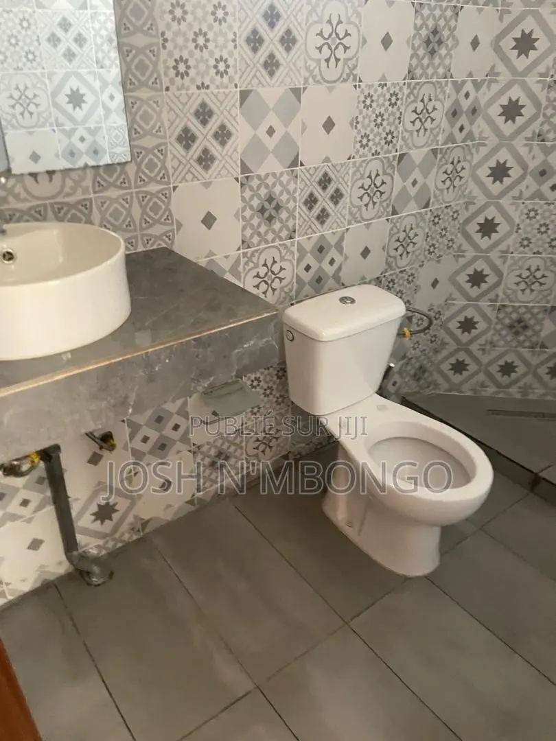 Luxueuse Villa À Vendre À Songolo