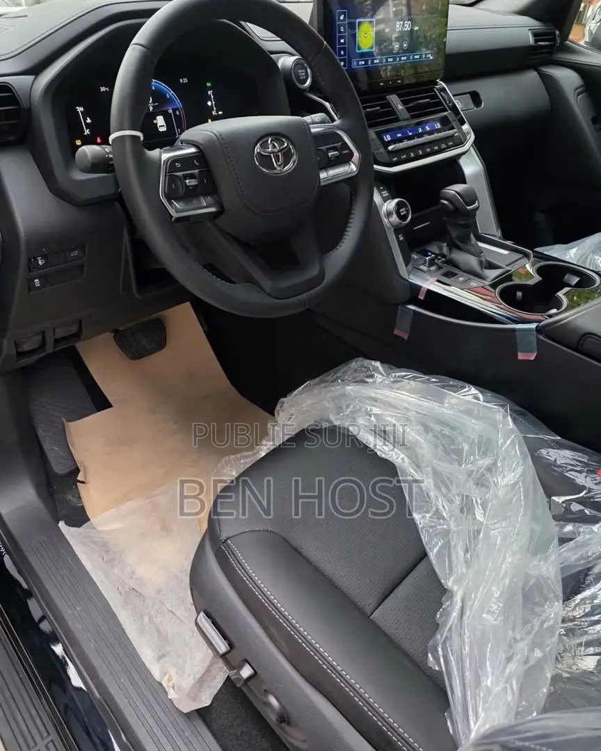 Nouveau Toyota Land Cruiser Prado 2.4 Petrol 2025 Noir