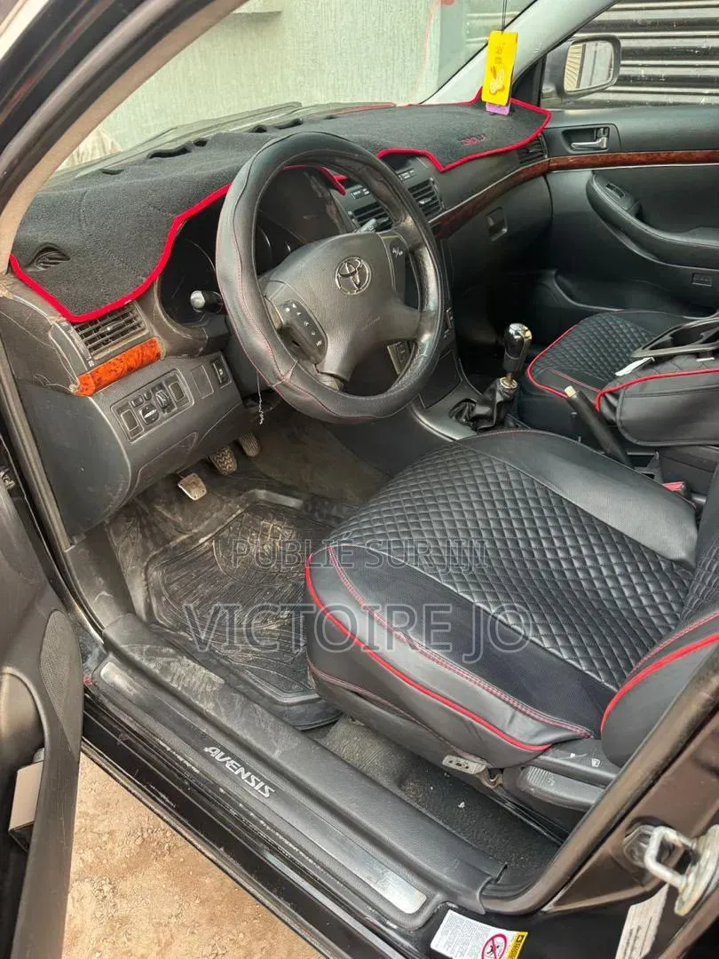 Toyota Avensis 2016 Noir