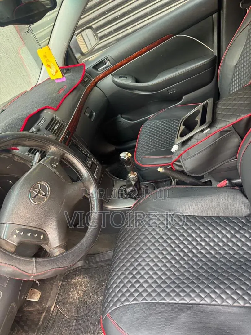 Toyota Avensis 2016 Noir