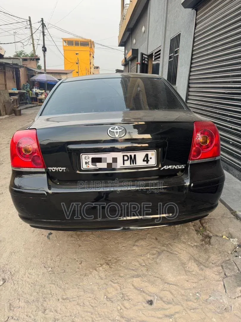 Toyota Avensis 2016 Noir