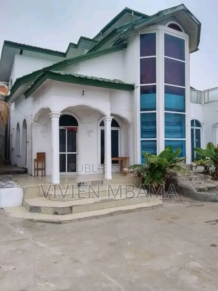 4chbre Villa dans Ngoyo à Vendre