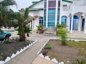 4chbre Villa dans Ngoyo à Vendre