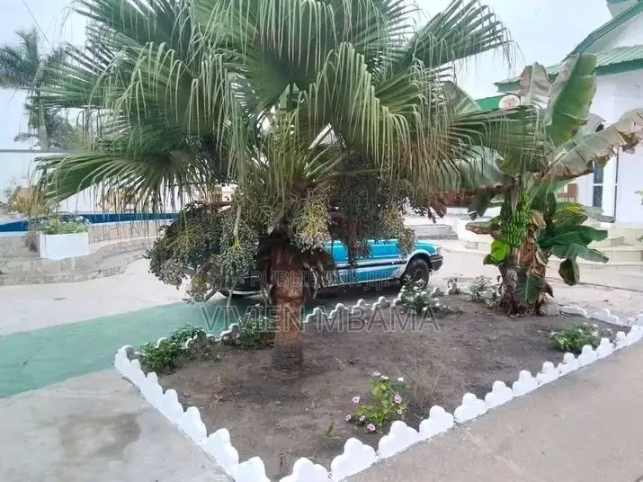 4chbre Villa dans Ngoyo à Vendre