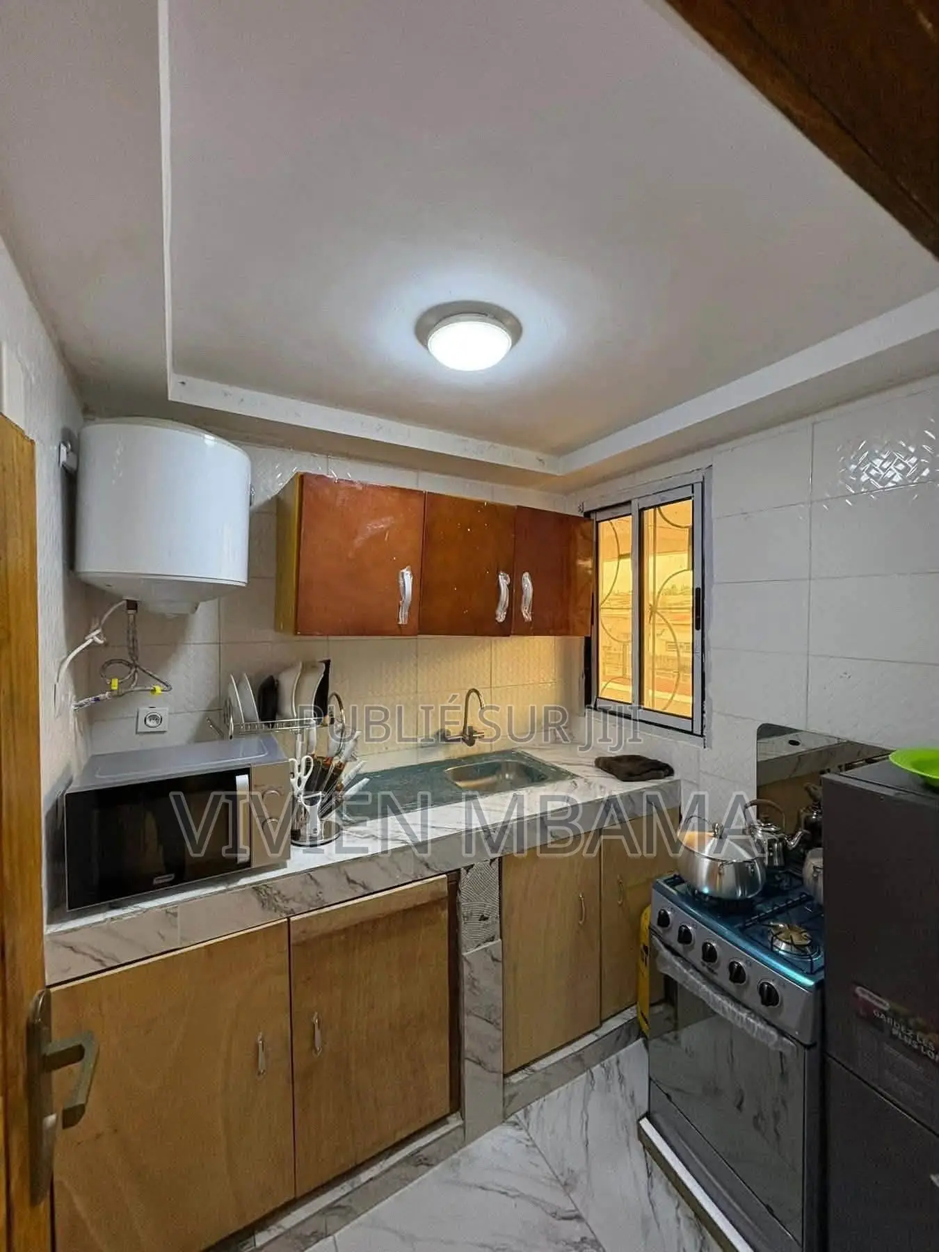 Meublé 1chbre Appartement dans Mvoumvou à Louer