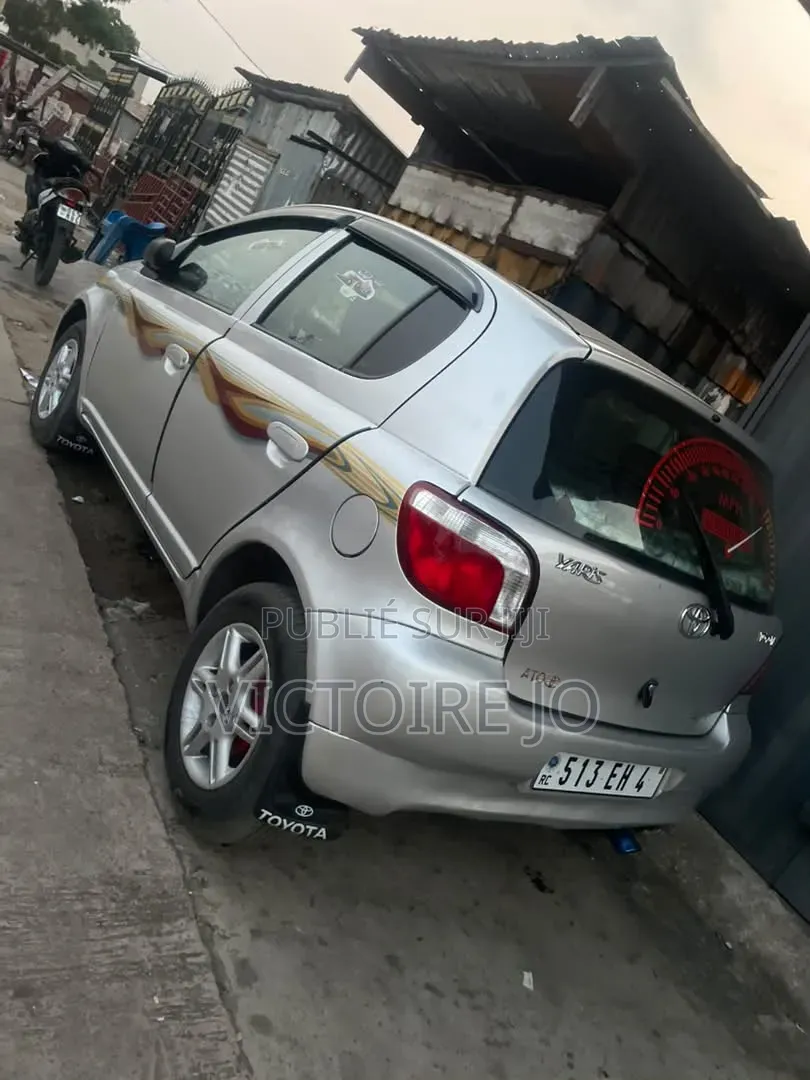 Toyota Yaris 2018 Gris