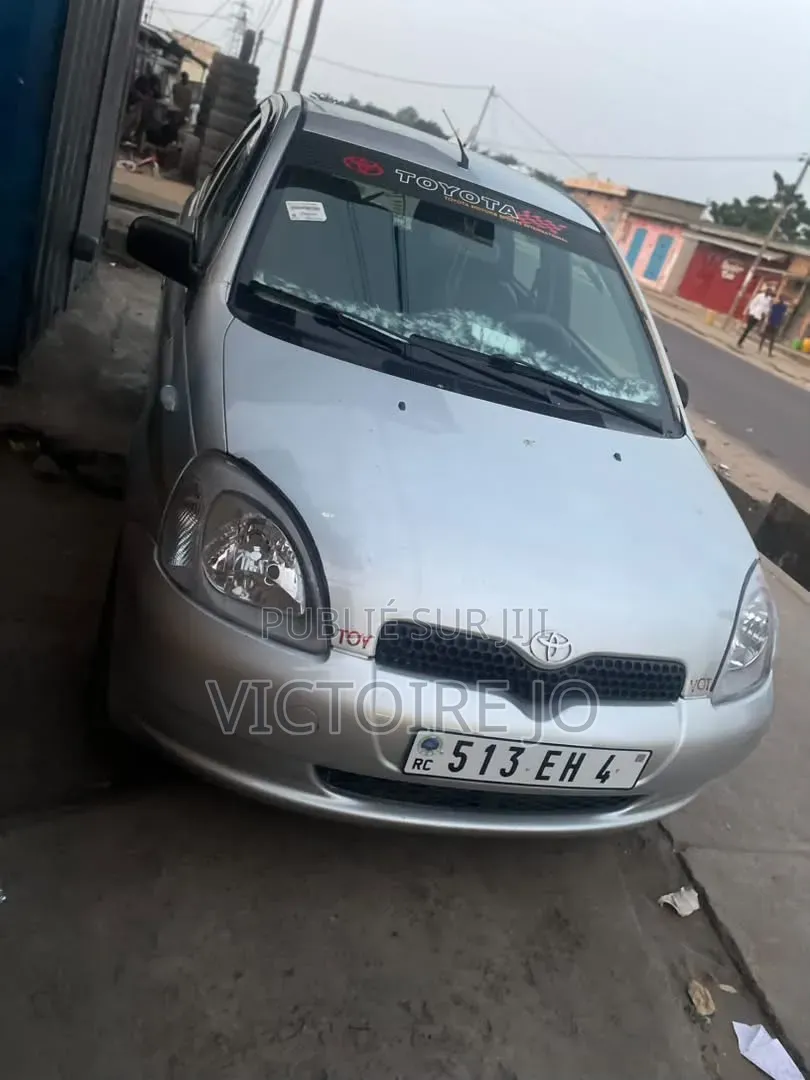 Toyota Yaris 2018 Gris