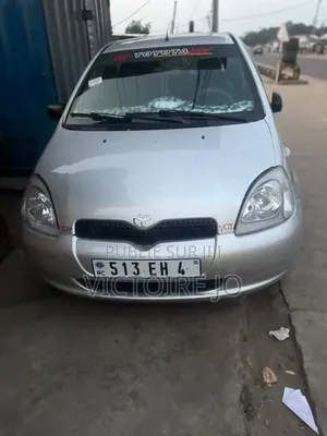 Toyota Yaris 2018 Gris