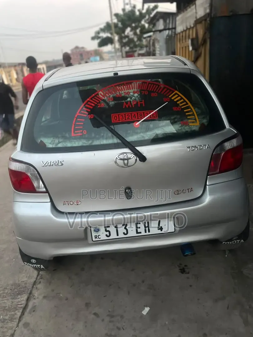 Toyota Yaris 2018 Gris