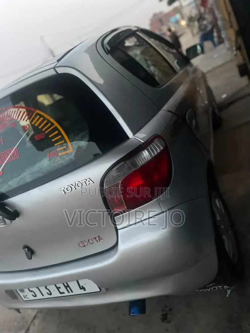 Toyota Yaris 2018 Gris