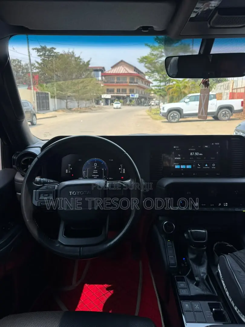 Toyota Land Cruiser Prado 2.4 Petrol 2025 Gris