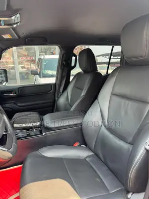 Toyota Land Cruiser Prado 2.4 Petrol 2025 Gris